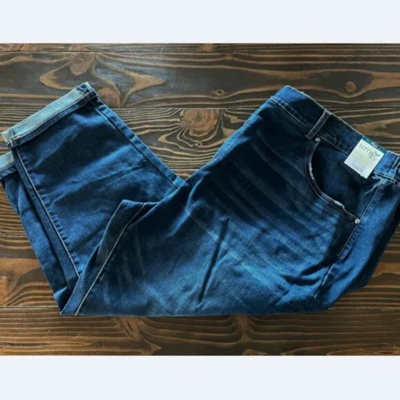 NEW 3X 24W-26W Women's Dark Wash Curvy Fit Denim Cropped Jeans - Picture 4 of 5